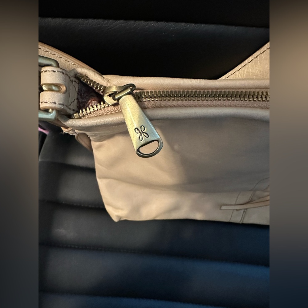 Beige hobo cross body purse - Picture 5 of 16